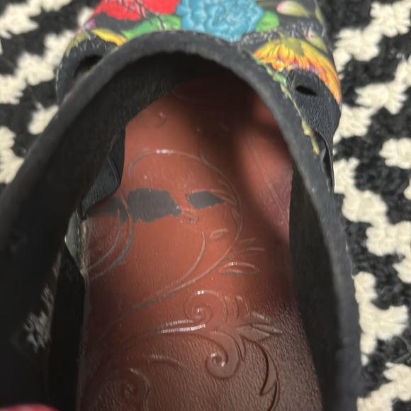 BZees floral sandal wedges - Picture 6 of 6